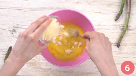 Torta salata con asparagi, pancetta e provola - Passo 6