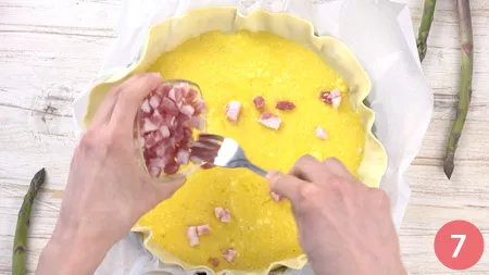 Torta salata con asparagi, pancetta e provola - Passo 7