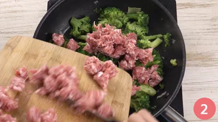 Torta salata con broccoli e salsiccia - Passaggio 2