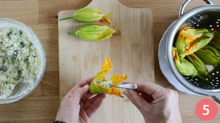 Torta salata con fiori di zucca - p5