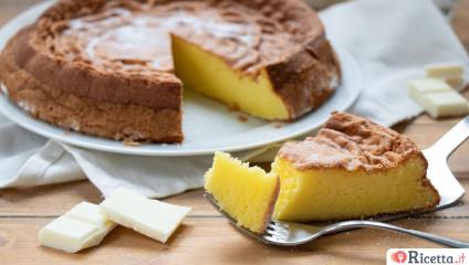 Torta tenerina al cioccolato bianco, morbidissima e senza farina