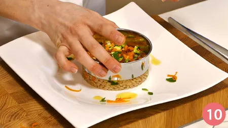 Tortino di orzo con tartare di verdure e olio aromatizzato alle erbe - Passaggio 10