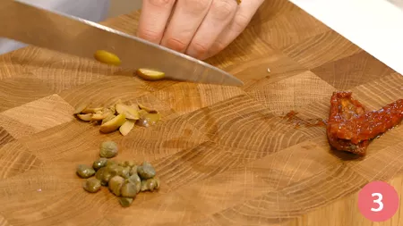 Tortino di orzo con tartare di verdure e olio aromatizzato alle erbe - Passaggio 3