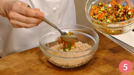 Tortino di orzo con tartare di verdure e olio aromatizzato alle erbe - Passaggio 5