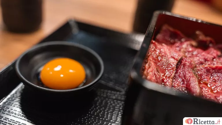 Tuorlo marinato: la ricetta perfetta e gli impiattamenti da chef