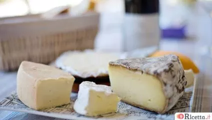 Turofobia, la paura del formaggio: chi ne soffre non riesce a toccarlo né a vederlo