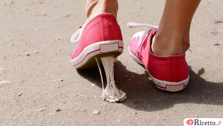 Una tassa per i chewing gum sputati a terra: sono difficili da pulire