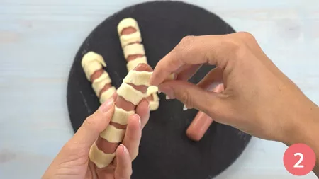 Wurstel mummia di Halloween - Passo 2