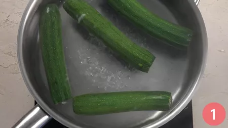 Zucchine ripiene di riso - Passaggio 1